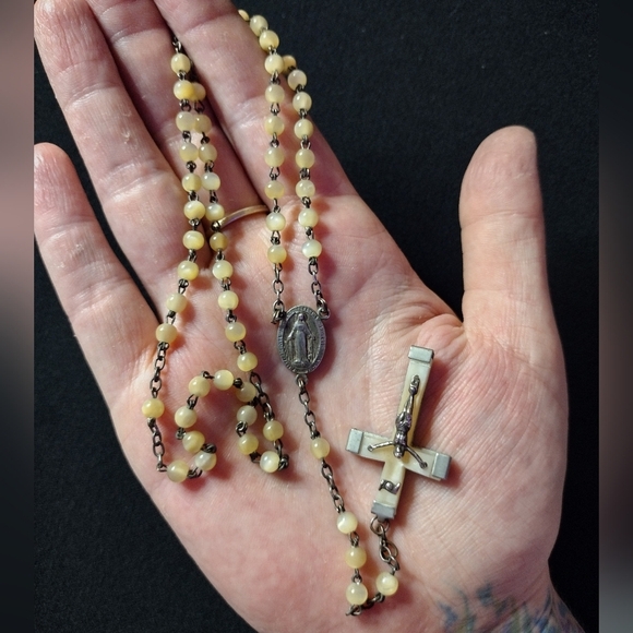 Stunning Cream Rosary Necklace - Picture 8 of 8